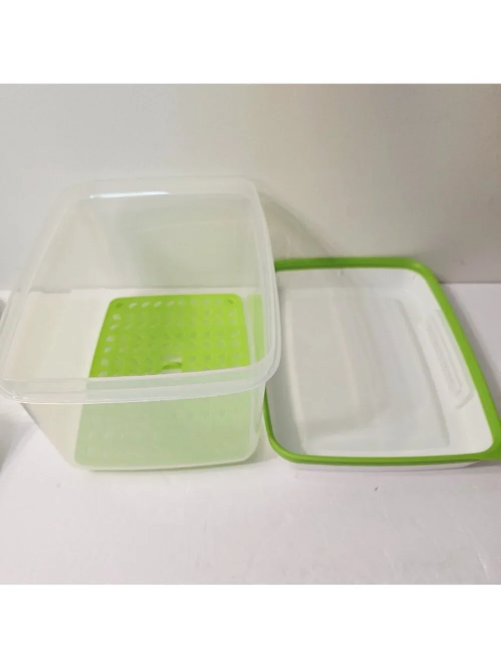 Rubbermaid FreshVent Produce Saver Fresh With Insert Vent Large 17.3 Cups 4.1 L